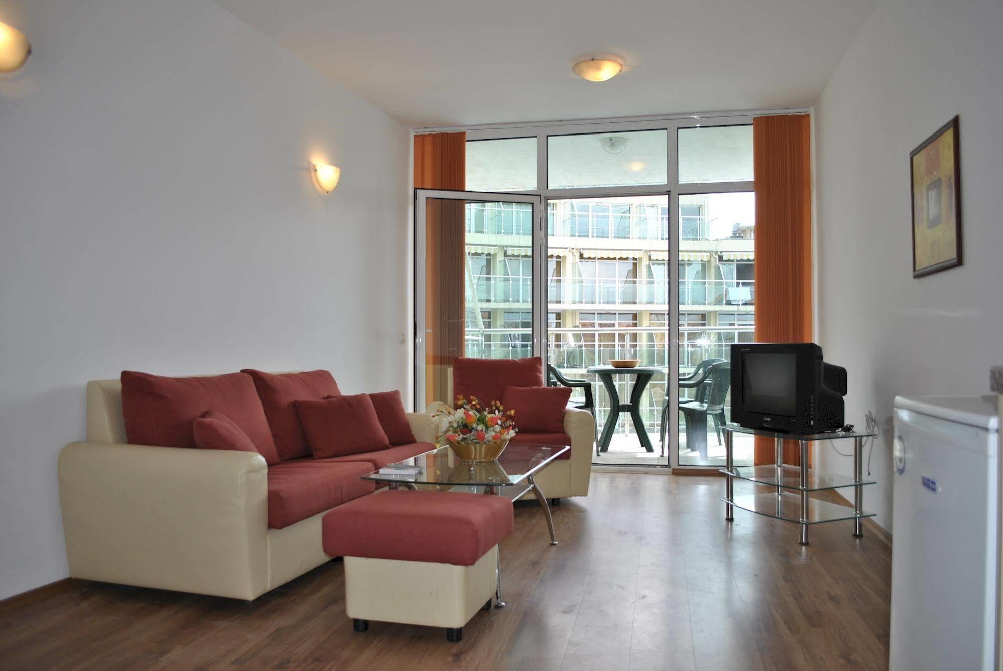 ساني بيتش Julia Family Apartments المظهر الخارجي الصورة